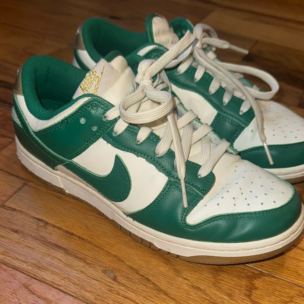 Nike Sneakers in Green and White